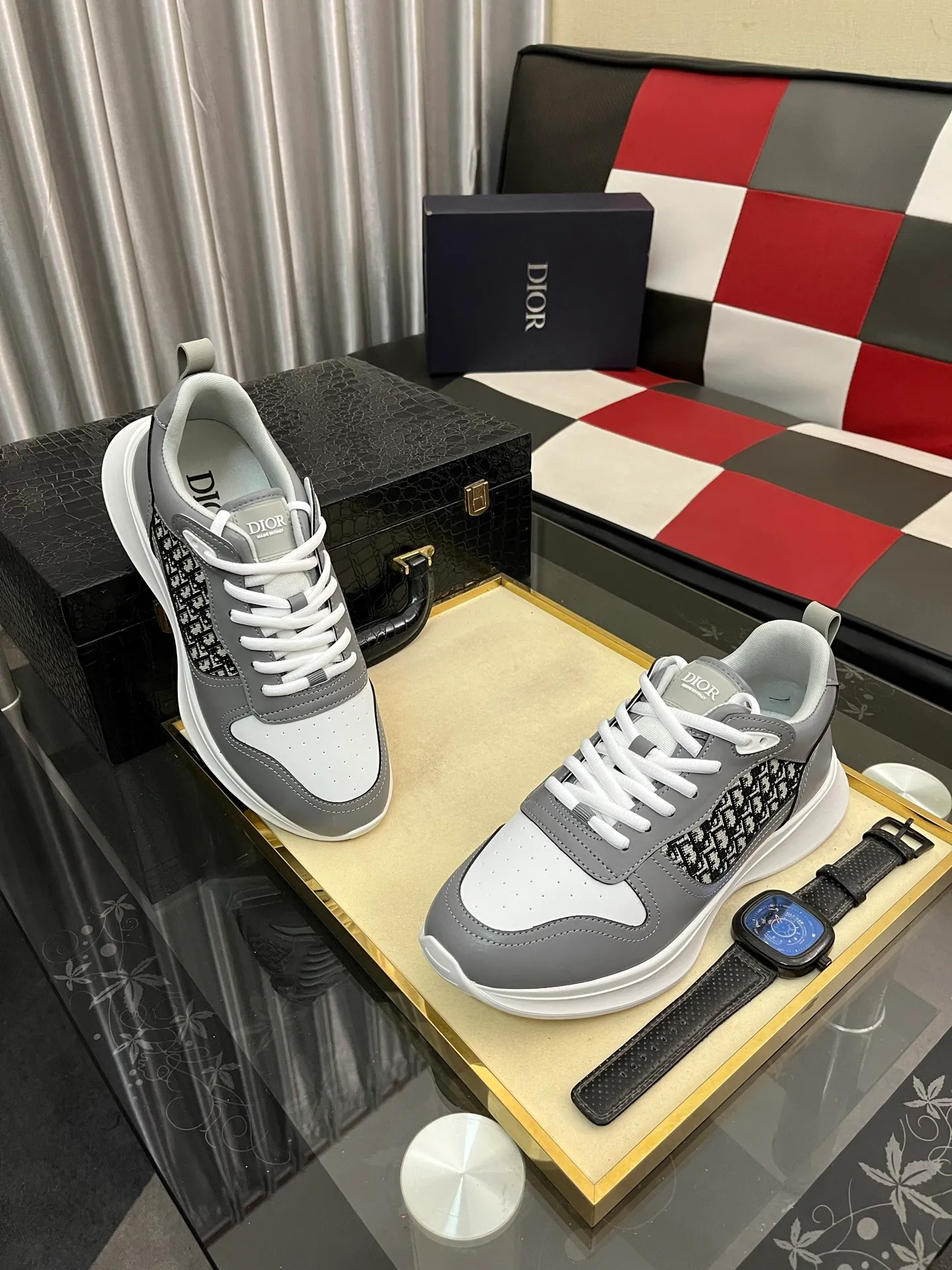 Men's shoes💰: 380⌚️⌚️[Dior] Dior's new men's genuine leather casual shoes, the highest version on the market, any comparison is welcome🆚! The original leather has excellent texture and is super high-end! Fetal sheep net lining imported from Italy, removable pad! Luxurious materials and fine workmanship, highly recommended! Code number: 38-445️⃣Colors available
